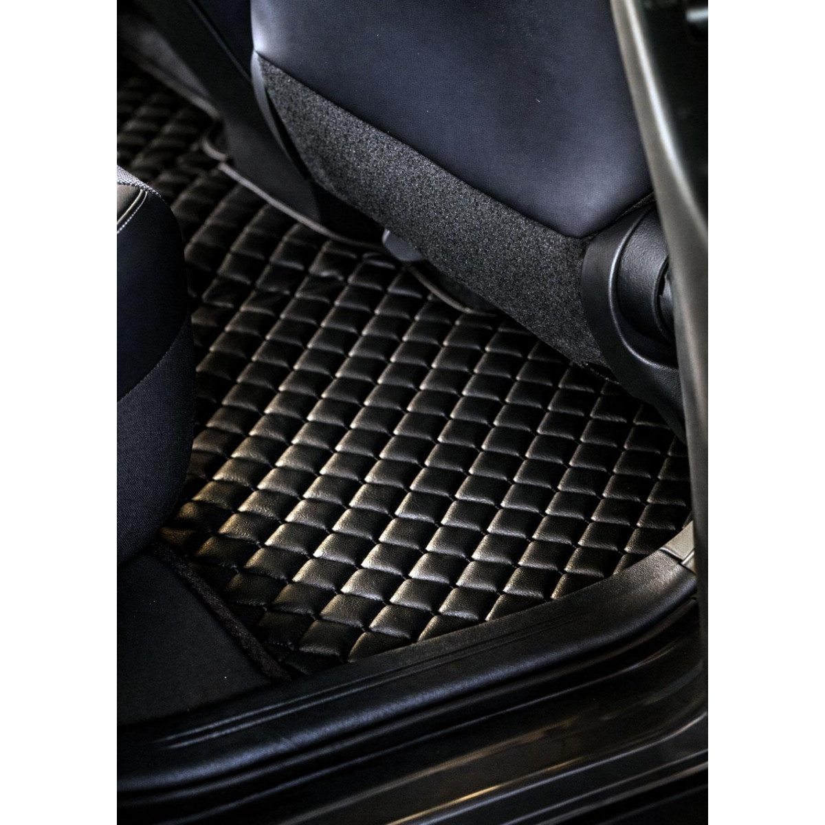 Bilmattor i konstläder QuiltyMats ACURA RSX 2001-2006 (Svart / svarta sömmar)