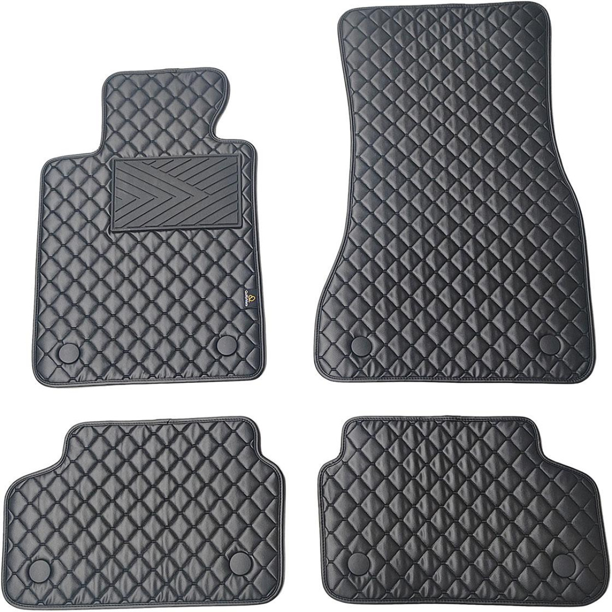Bilmattor i konstläder QuiltyMats BMW 5 ser. 2016-2023 (G30/G31) (Svart / svarta sömmar)