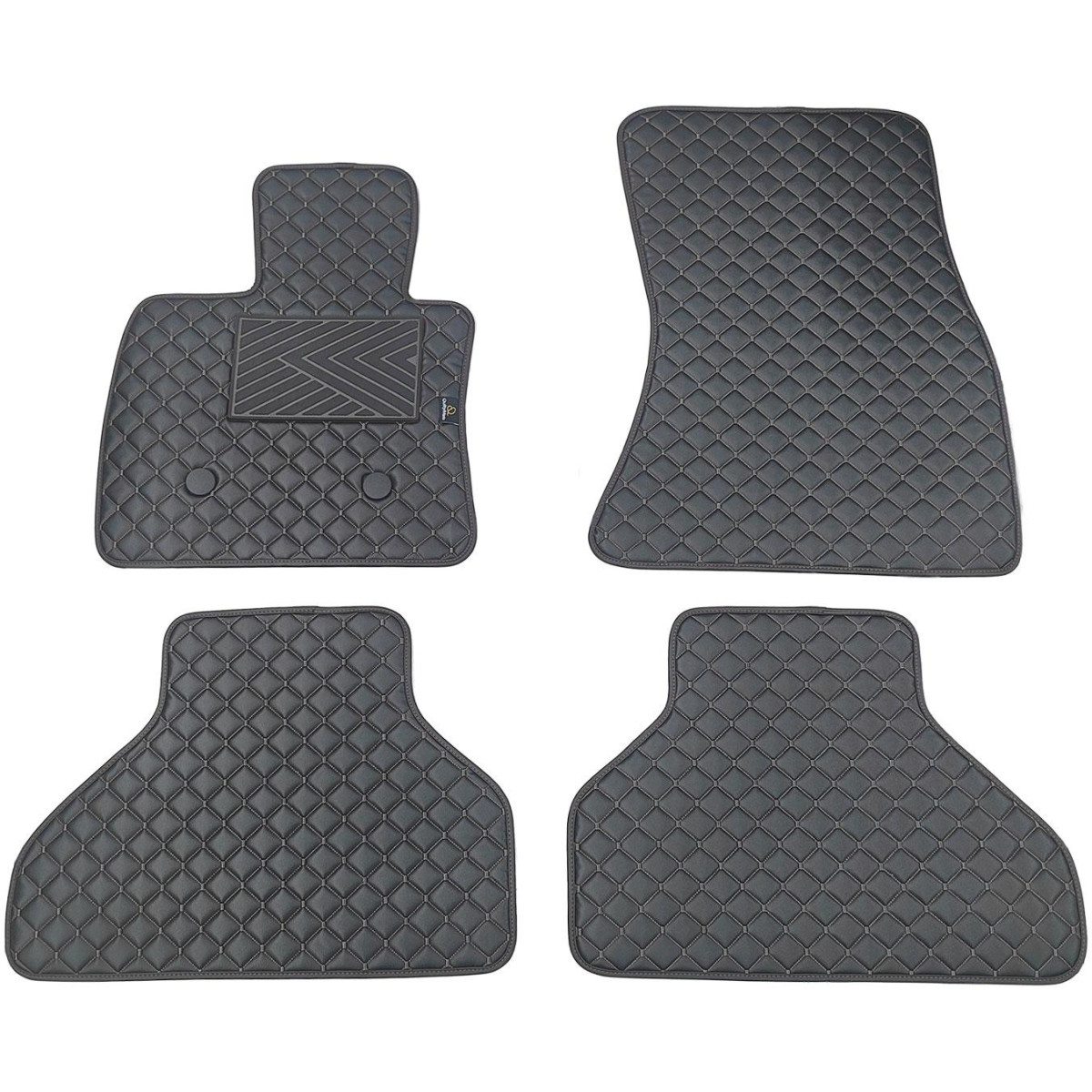 Bilmattor i konstläder QuiltyMats BMW X5 2013-2018 (F15) (Svart / svarta sömmar)