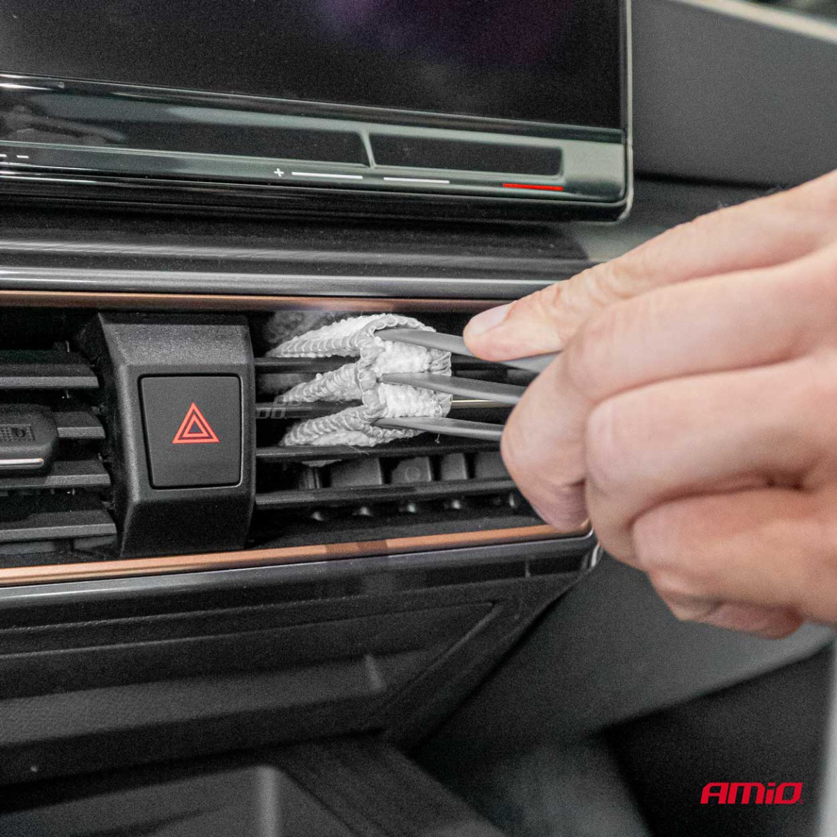 Borste för rengöring av ventilationsgaller AMIO-02607