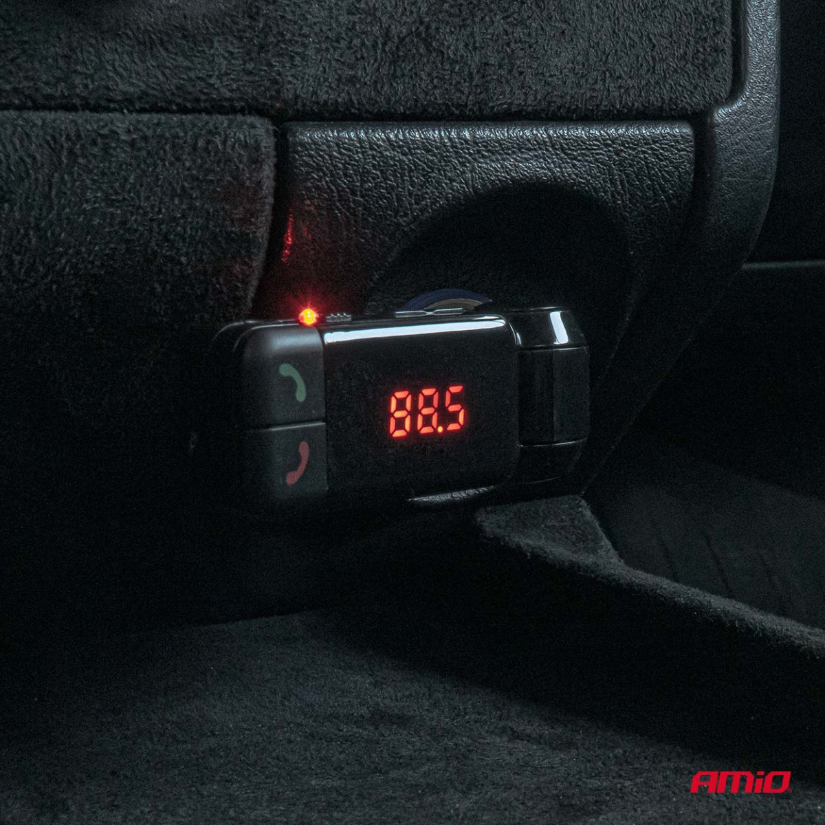 Bil FM-sändare, 2×USB-A 12V 24V AMIO-04650