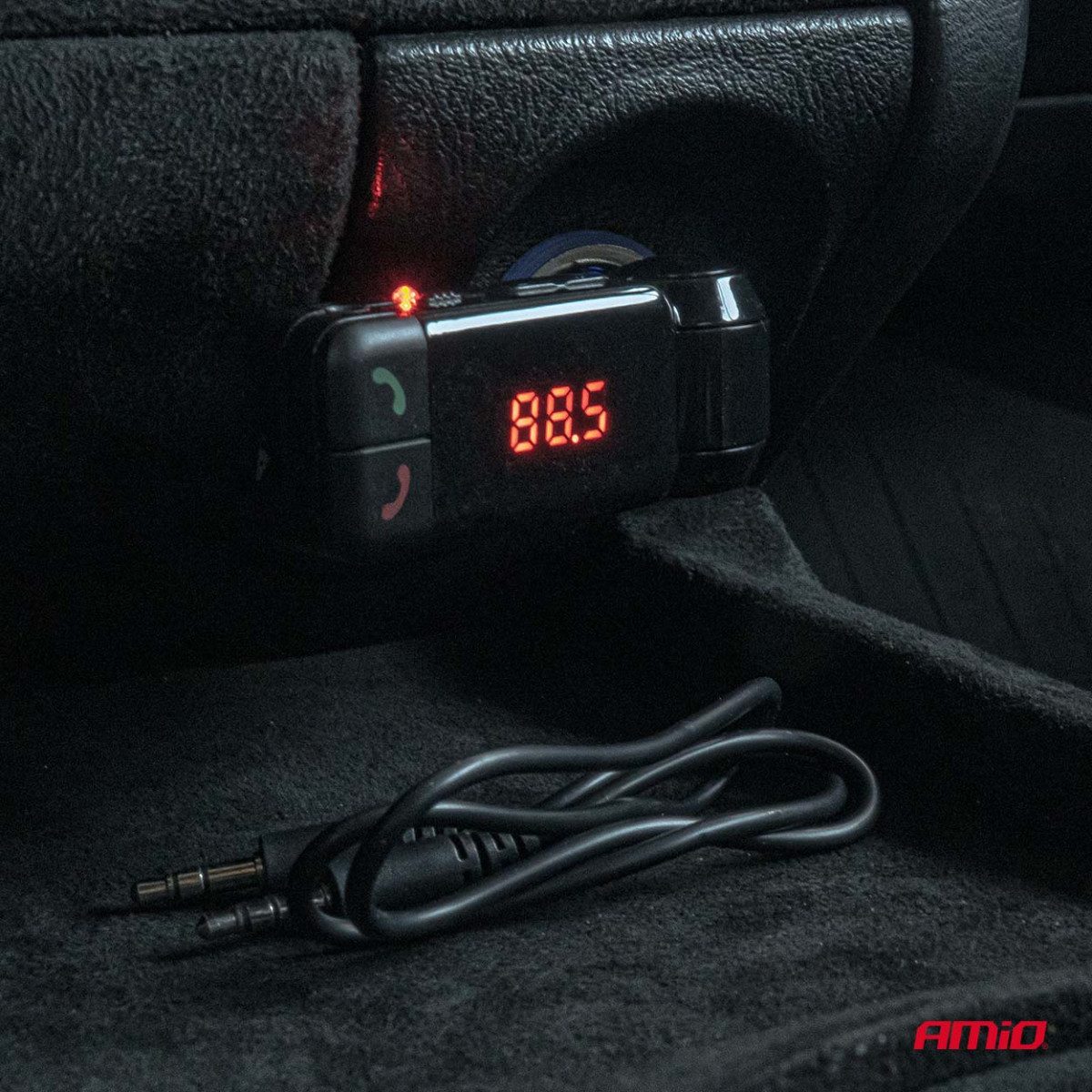 Bil FM-sändare, 2×USB-A 12V 24V AMIO-04650