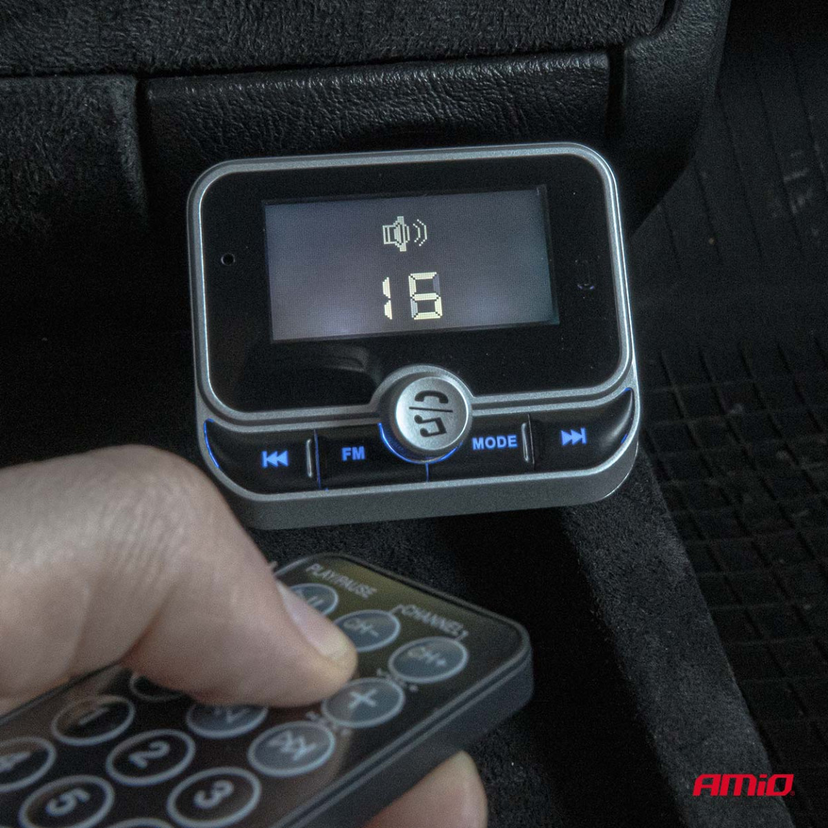 Bil FM-sändare med fjärrkontroll, 2×USB-A 12V 24V AMIO-04657