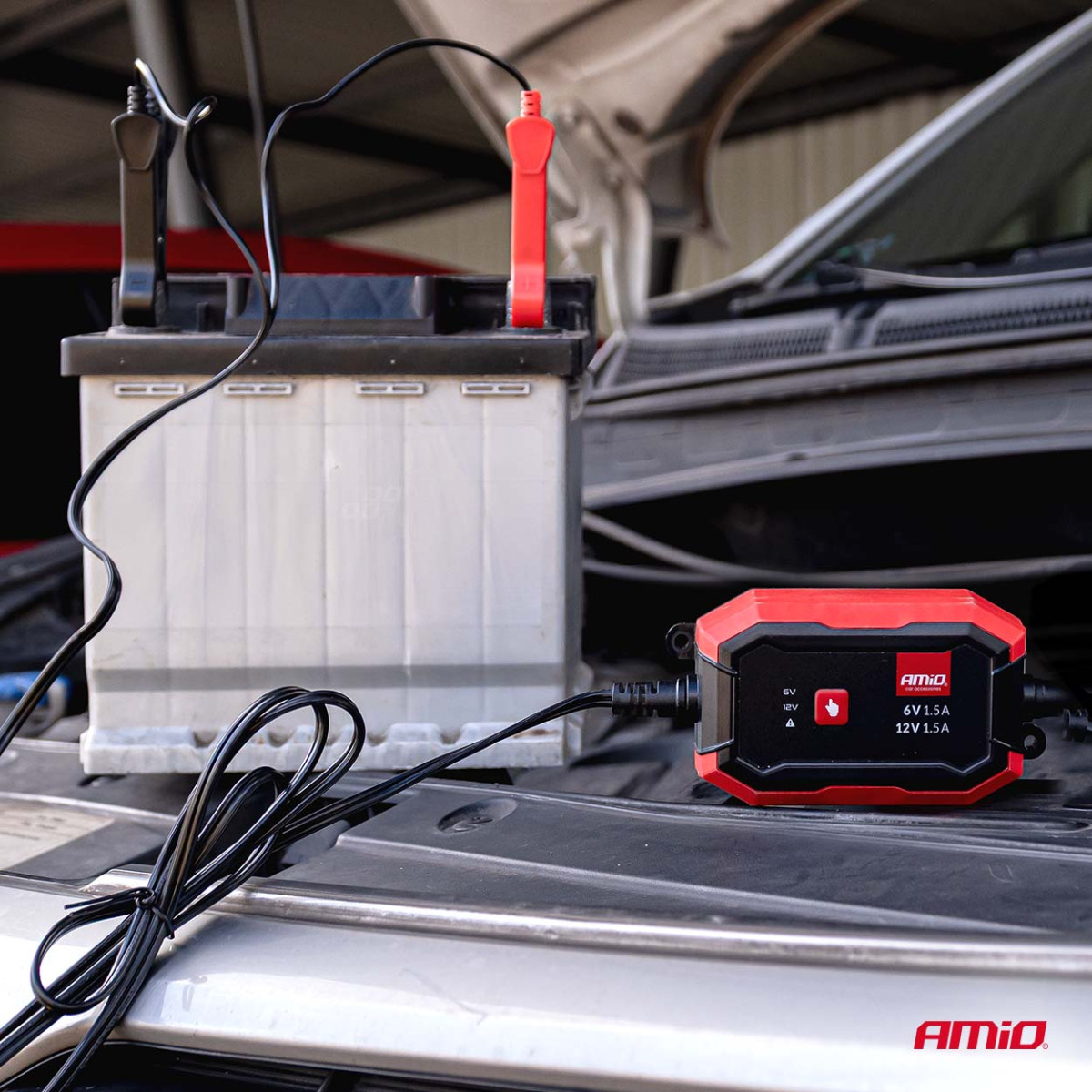 Digital batteriladdare AGM/GEL/STD/LiFePO4 1.5A 6/12V AMIO-04526