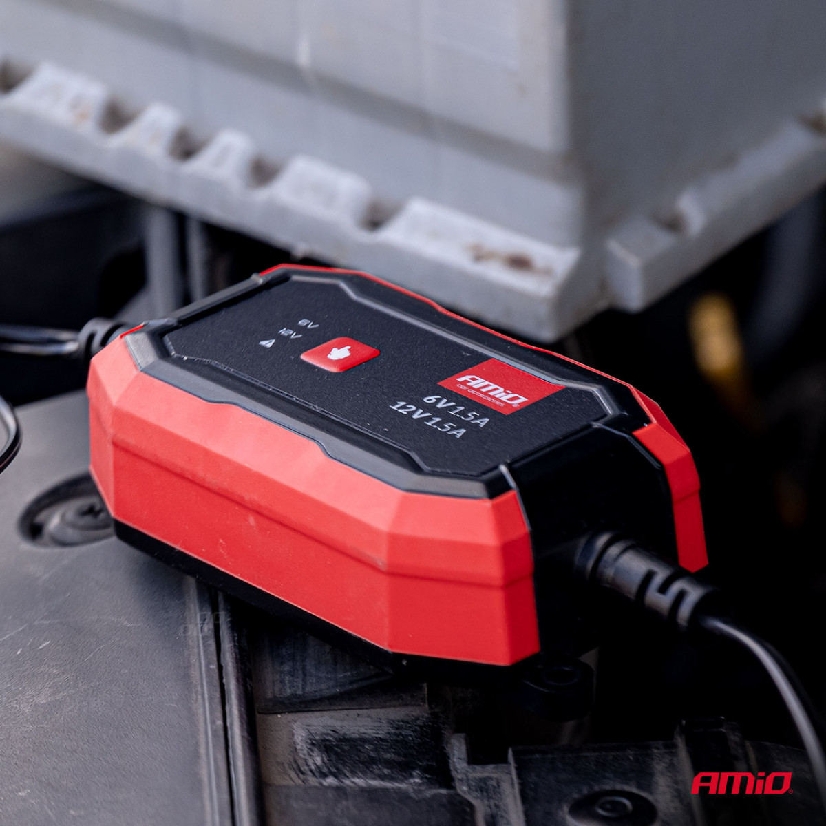 Digital batteriladdare AGM/GEL/STD/LiFePO4 1.5A 6/12V AMIO-04526