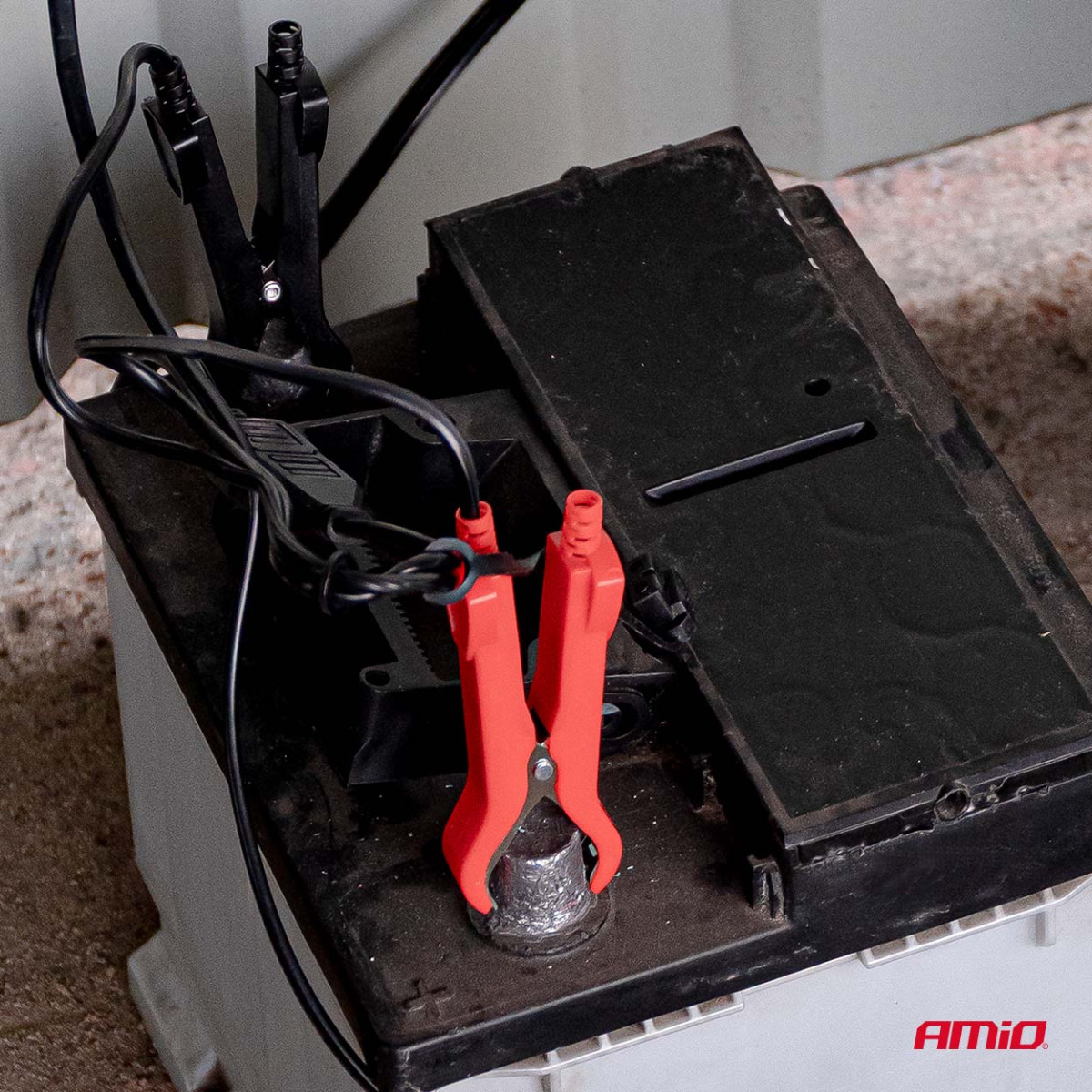 Digital batteriladdare AGM/GEL/LiFePO4 4A 6/12V PRO HOOK AMIO-04531