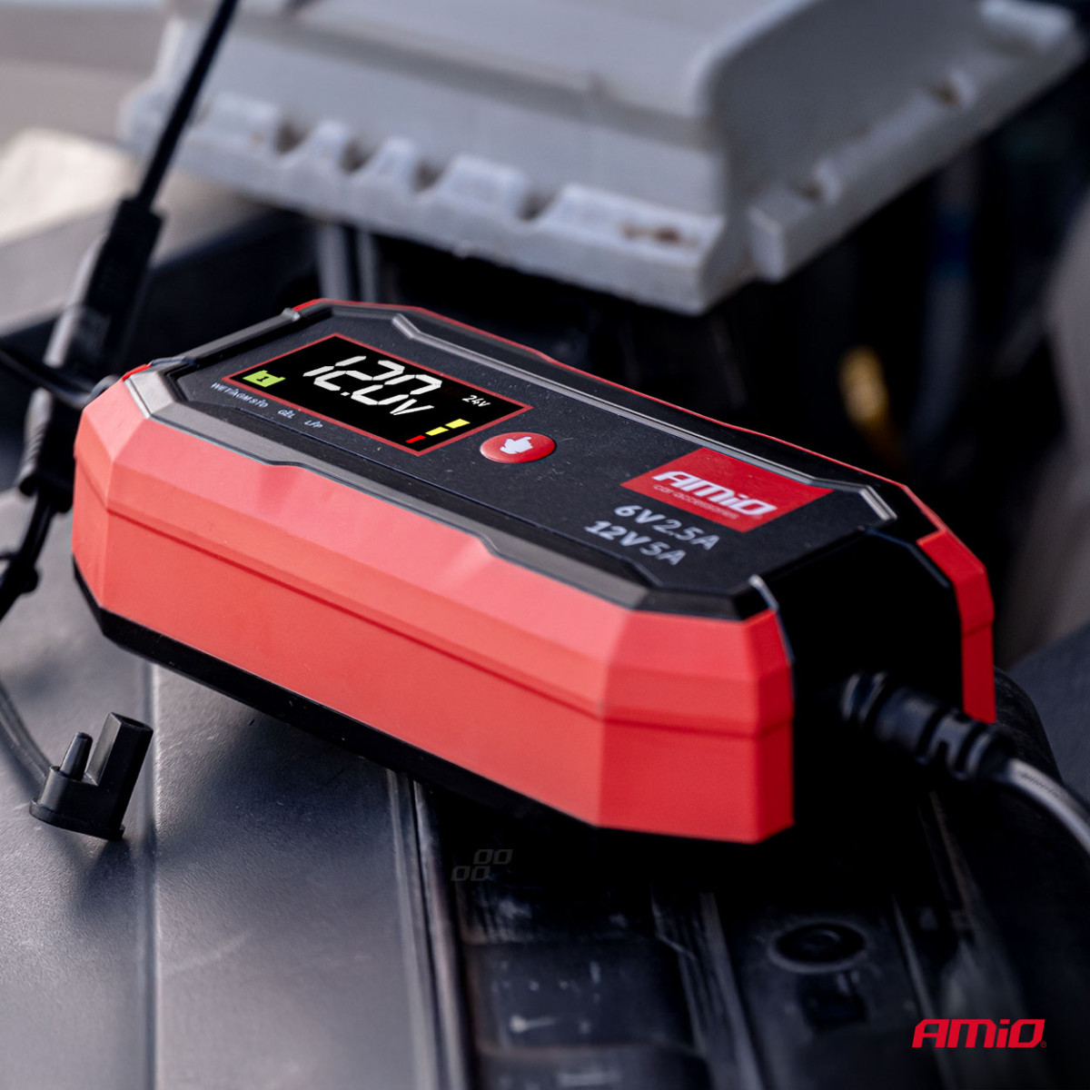 Digital batteriladdare AGM/GEL/STD/LiFePO4 5A 6/12V PRO AMIO-04527