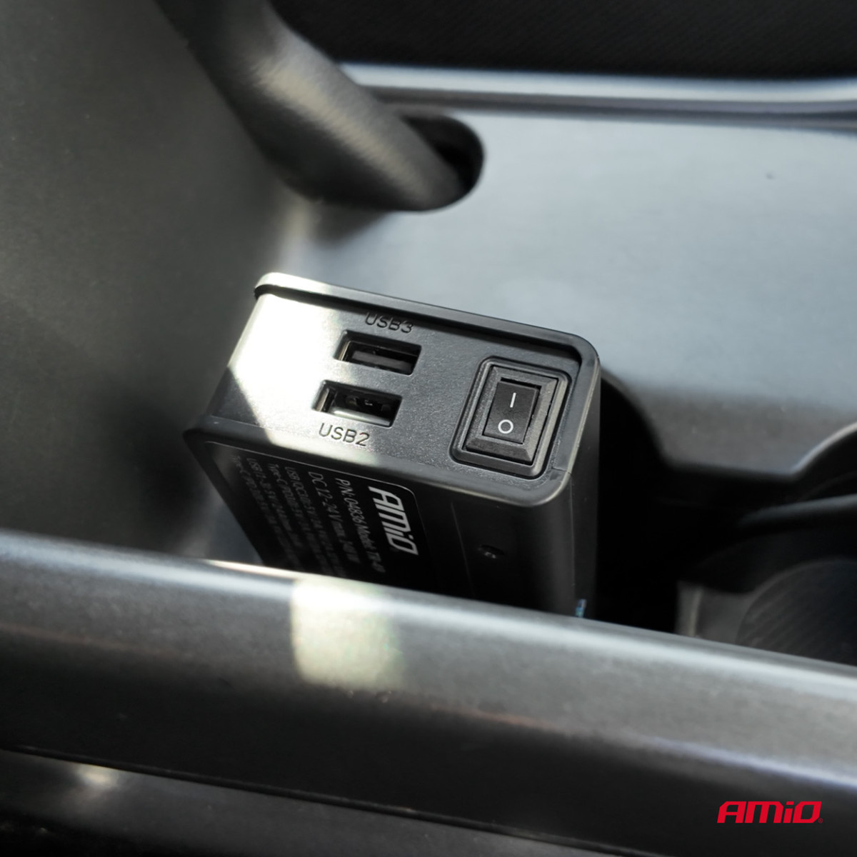 Uttagssplitter 12/24V med 3x USB-A, USB-C, QC3.0, PD3.0 148W AMIO-04836