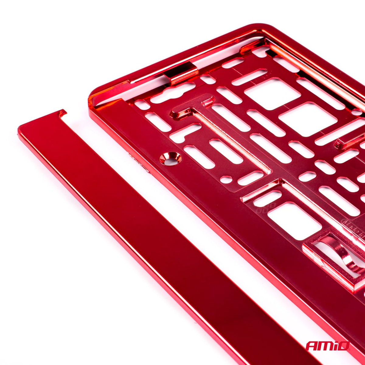 Nummerplåtshållare – metallicröd, AMIO-03171