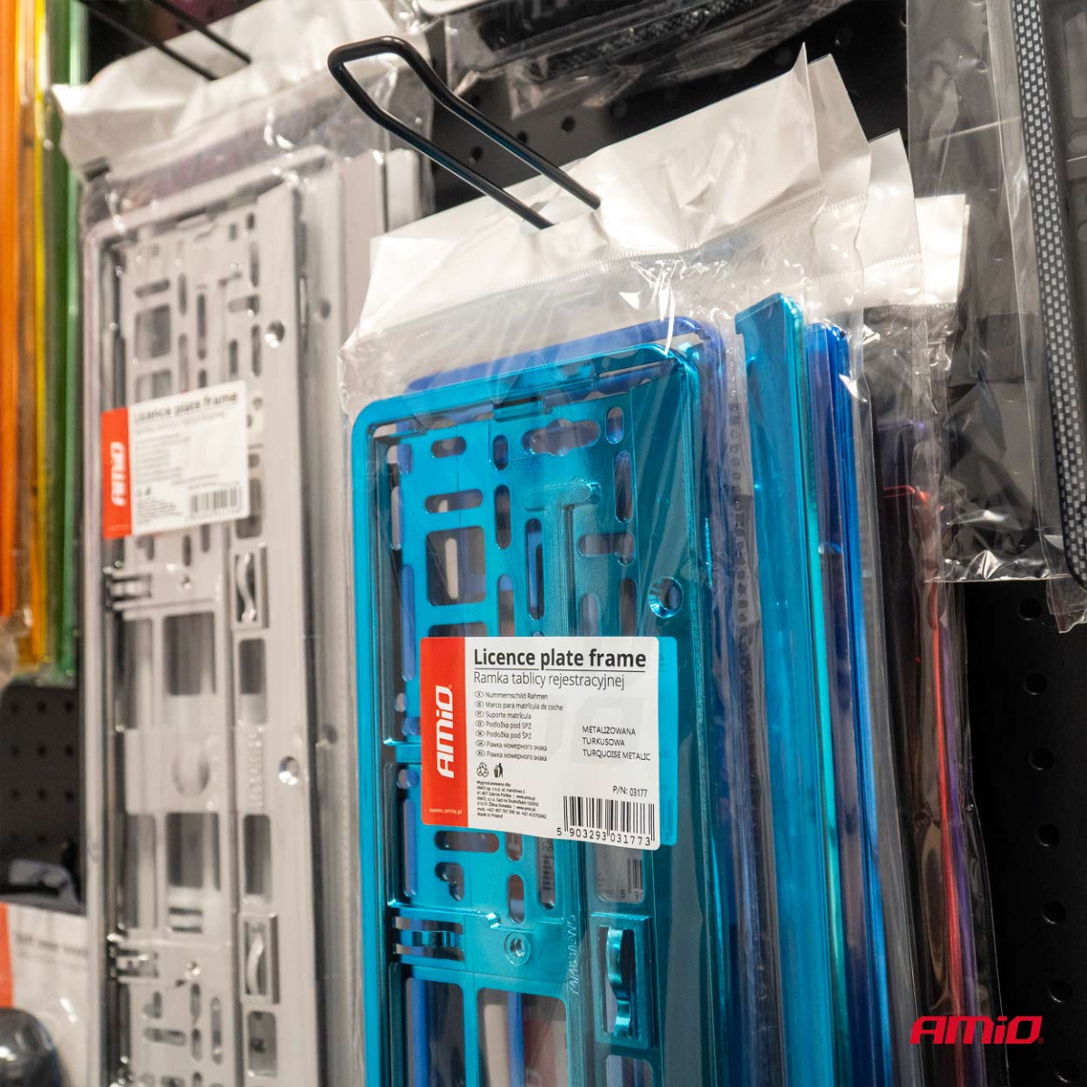 Nummerplåtshållare – metallic turkos, AMIO-03177
