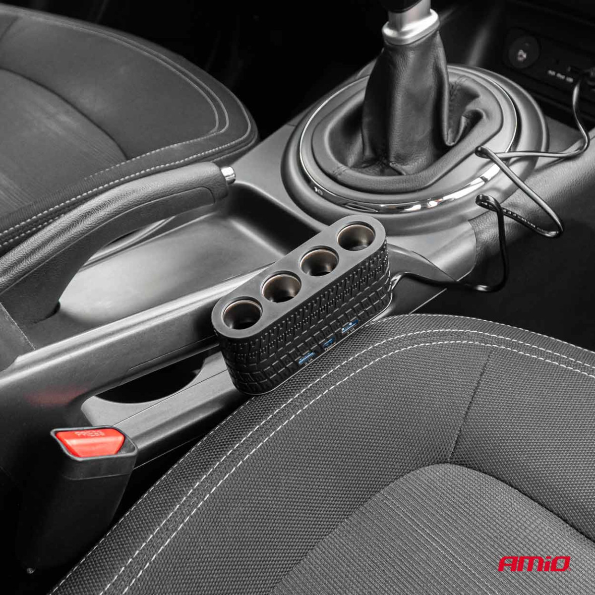 Förlängningssladd med fyra uttag och laddare 2x USB-A + 1x USB-C 12/24V 120W 80 cm AMIO-04367