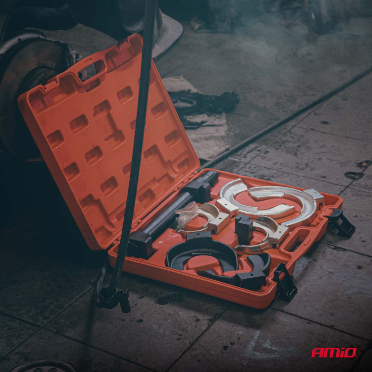 Verktygssats för stötdämparfjäderkompression och gaffelformad extraktion AMIO-04764